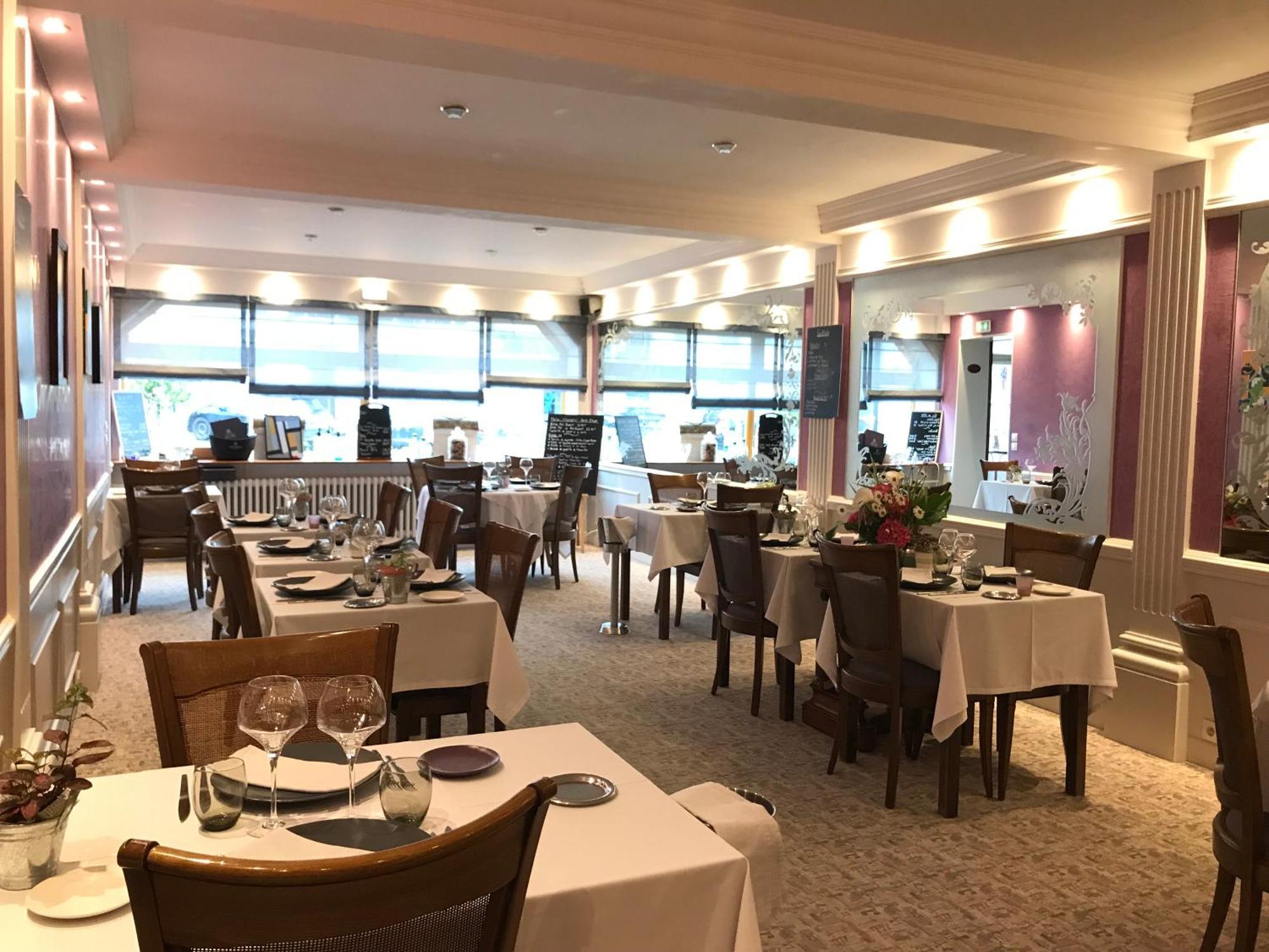 Logis Hotel & Restaurant La Paix Le Nouvion-en-Thierache Ngoại thất bức ảnh